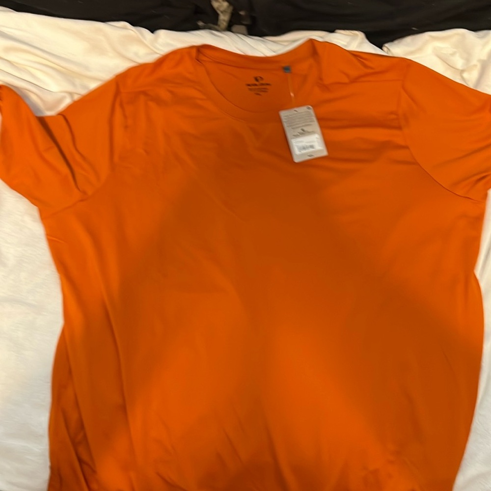 Men’s heat gear tee shirt. Size XXL.